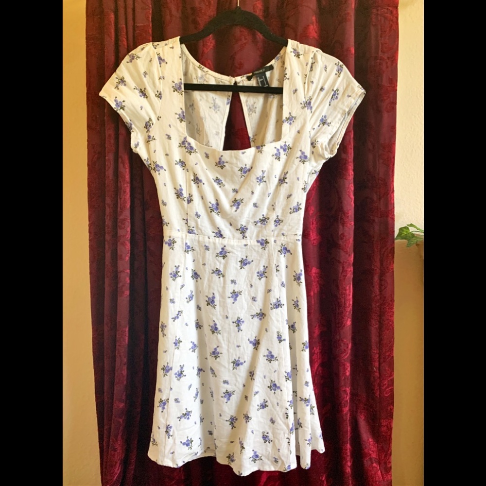 Floral Forever 21 mini dress 🦋